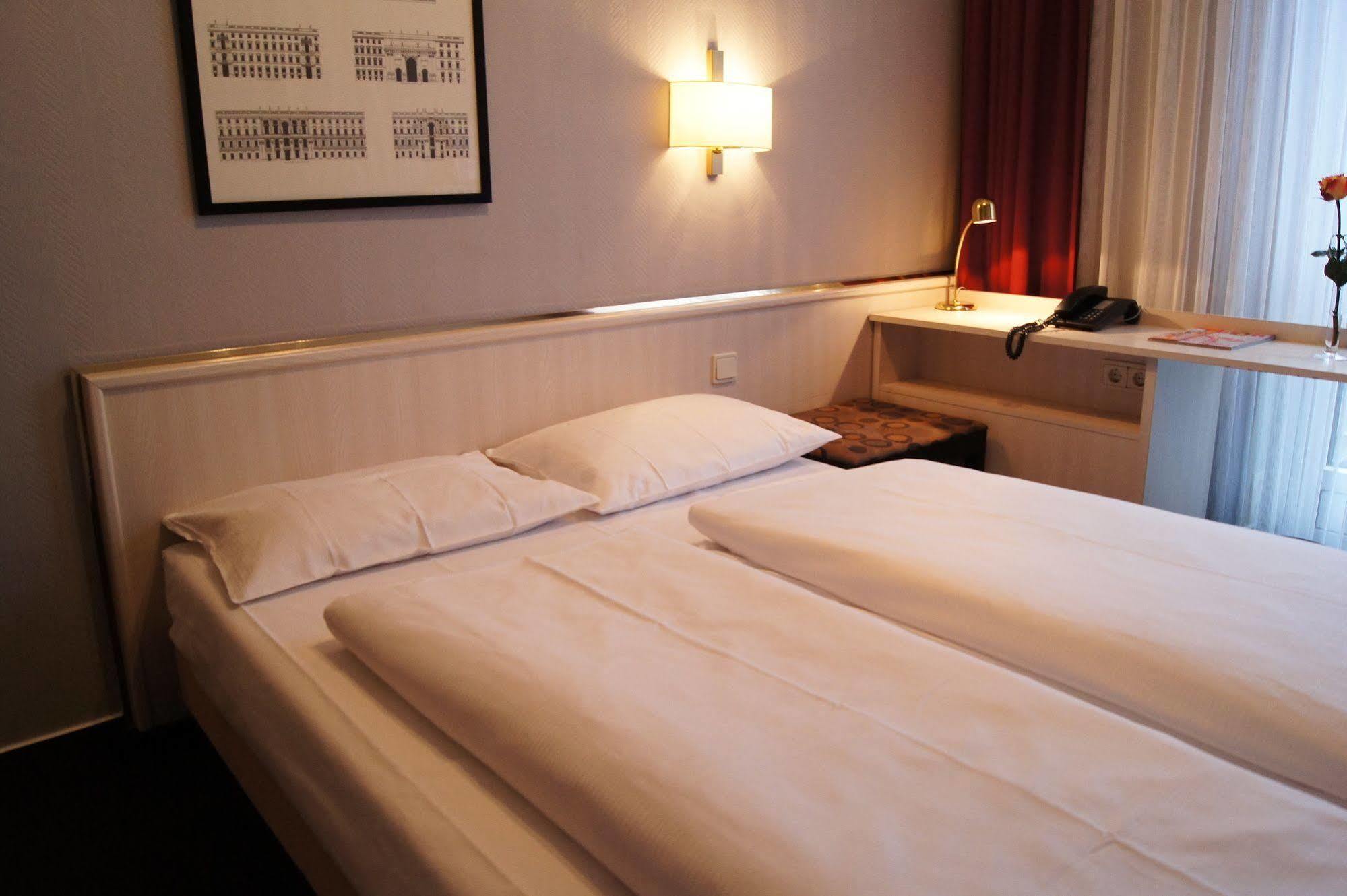 Hotel Plaza Am Kurfuerstendamm Berlino